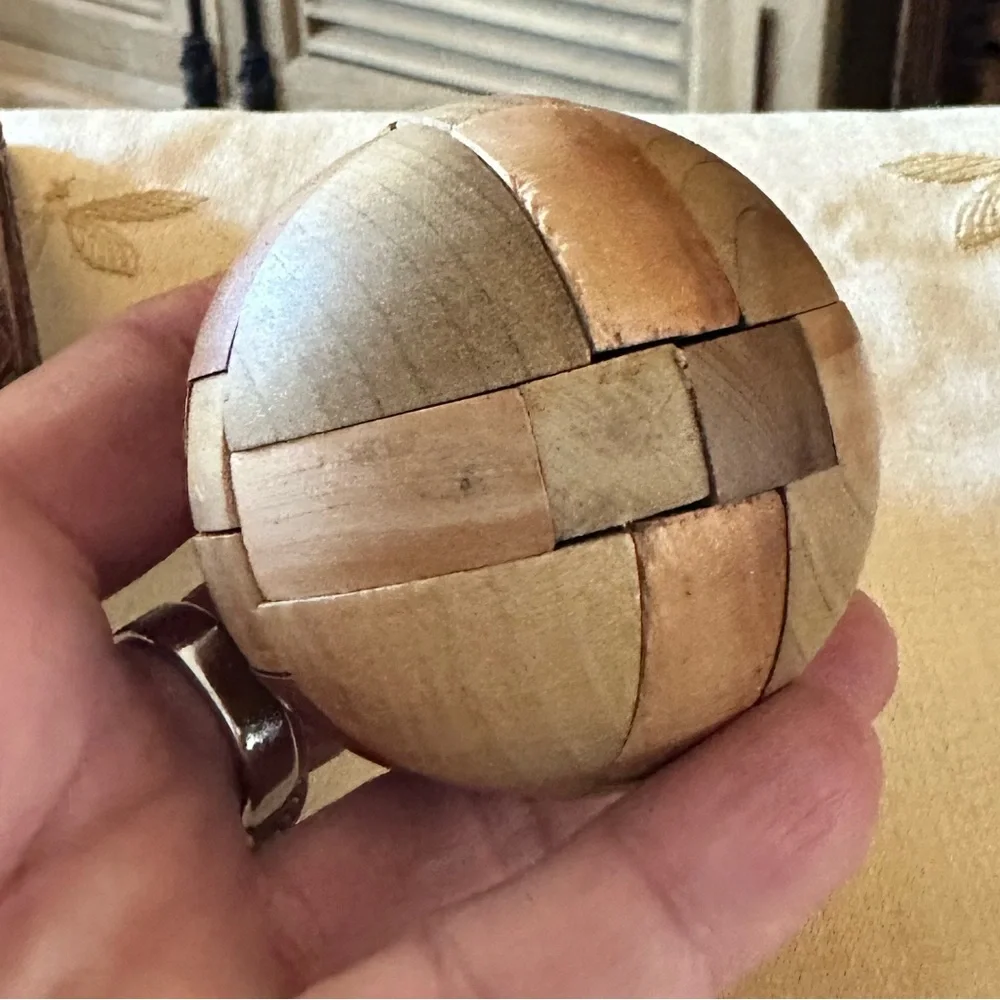 Vintage / Retro Magic Brain Teaser Wooden 3D Puzzle Ball Toy.